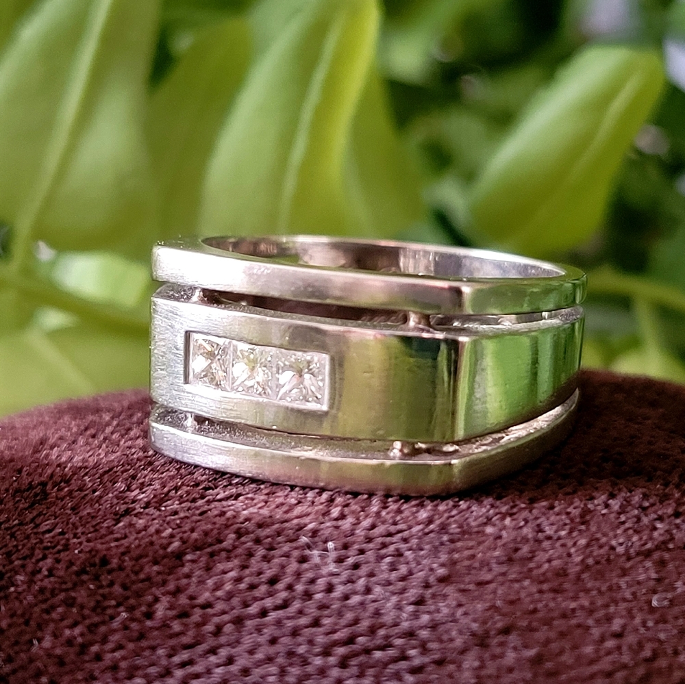 Men's 14kt White Gold & Square Diamond Ring - Split Shank Style